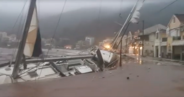 Hurikán Ianis udeřil na řecké ostrovy! Potopené plachetnice na Kefalonii.