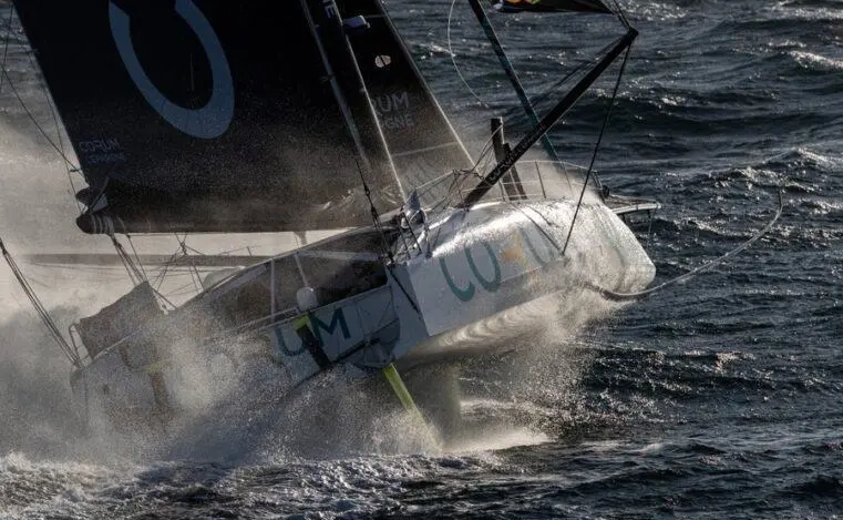 Rekordy a dramata: Vendée Globe 2024 aktuálně u Madeiry