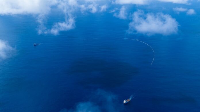 TheOceanCleanup-System03-Towing-Drone