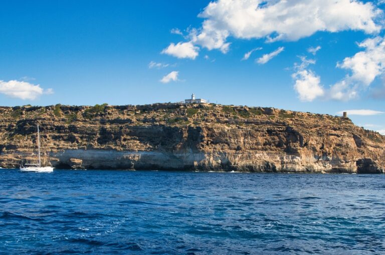 Mallorca pod plachtami I. – Výhody, vhodná doba na jachting a charter