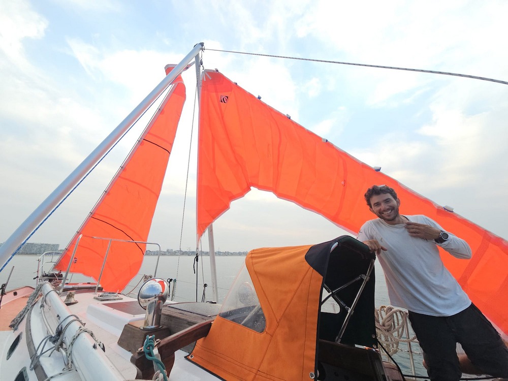 Daniel Pinsky při přípravě lodi na Golden Globe Race 2026